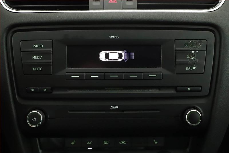 Škoda Octavia (2013) 1.6 TDI, Automat, Tempomat - fotka 12 z 16