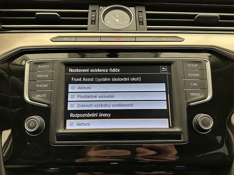 Volkswagen Passat Variant 2,0 TDI Highline - fotka 10 z 27