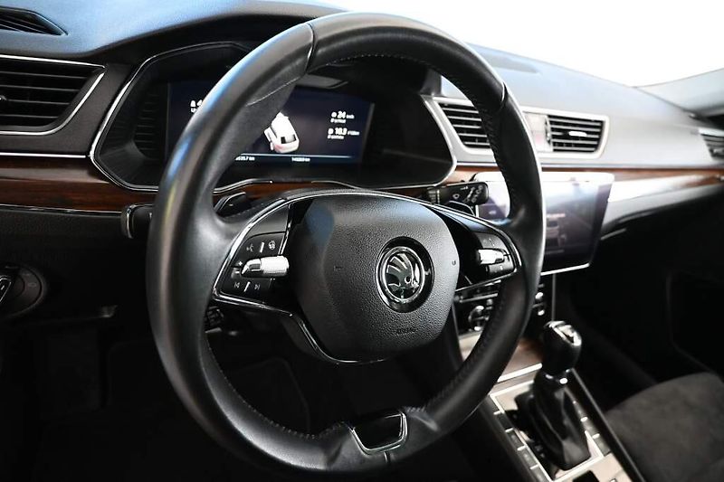 Škoda Superb (2023) 2.0 DSG 4x4 SCOUT Matrix LED T - fotka 13 z 40