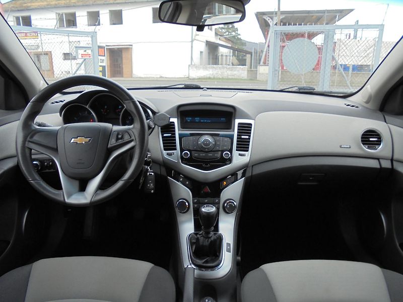 Chevrolet Cruze (2009) 1.6i- KLIMA- 8x AIRBAG- TAŽNÝ - fotka 9 z 11