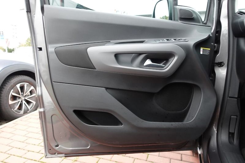 Toyota ProAce City Verso 1.5 D4-D 130 - 6 MT Long 5D Fa - fotka 9 z 32