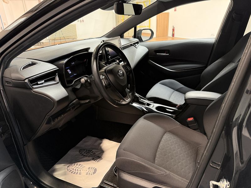 Toyota Corolla 2.0 Hybrid e-CVT Comfort Touri - fotka 5 z 18
