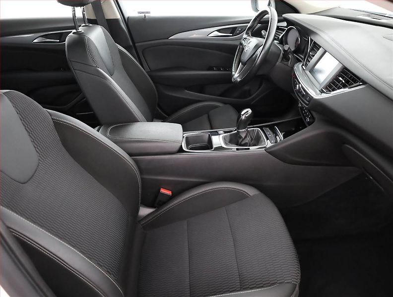 Opel Insignia (2017) 2.0 CDTI, 4X4, Serv.kniha - fotka 7 z 19