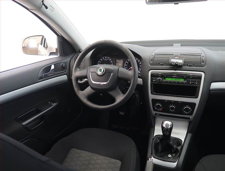 Škoda Octavia (2010) 1.6 TDI - fotka 7 z 14