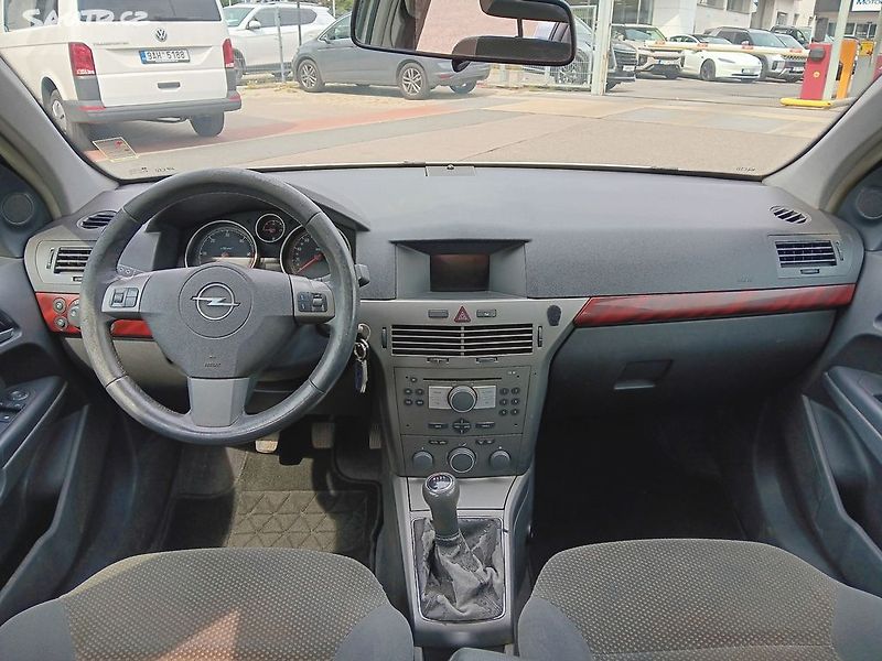 Opel Astra 1.7 CDTI - fotka 12 z 24