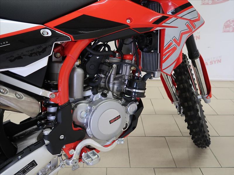 SWM RS 300R červená-bíla Euro5   0 - fotka 6 z 11