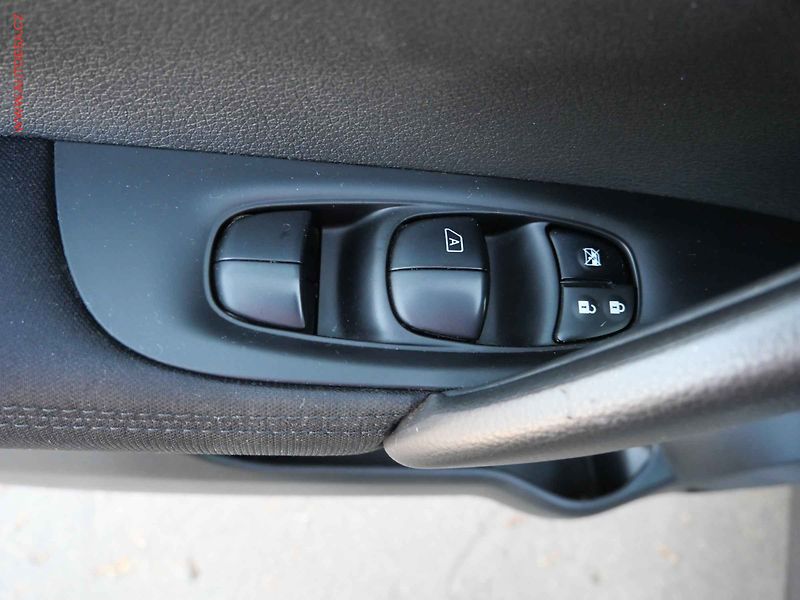 Nissan Qashqai (2016) 1.2 DiG-T, ČR, Visia, TZ - fotka 14 z 19