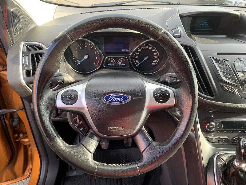 Ford Kuga (2015) 1.5 EB, AC, TZ, park.čidla - fotka 13 z 19