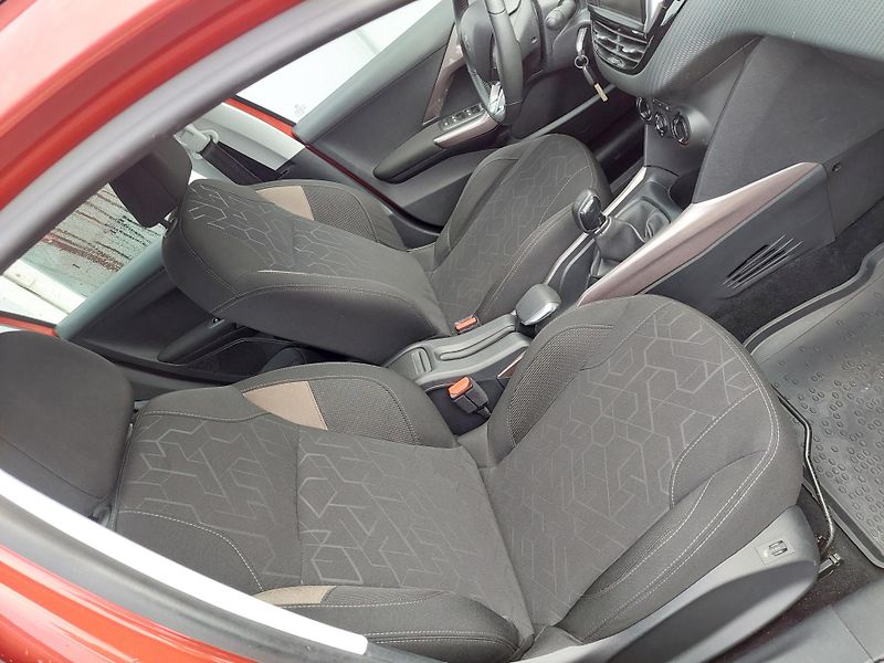 Peugeot 2008 (2015) 1.2-81kW THP - fotka 21 z 38