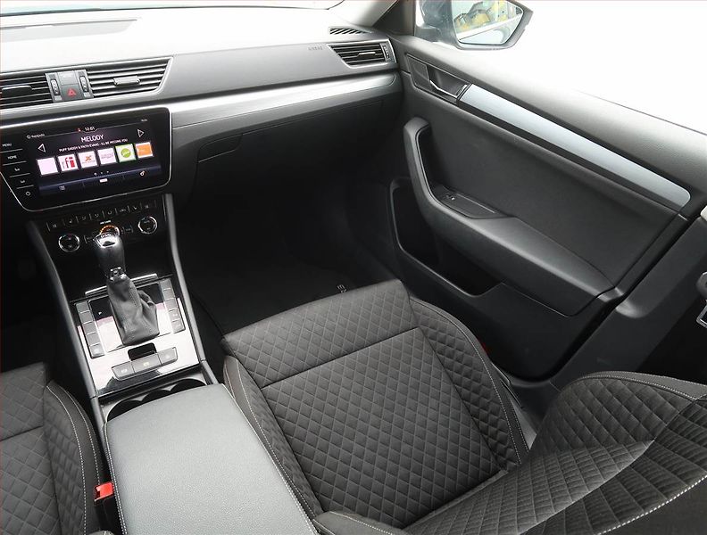 Škoda Superb (2018) 2.0 TDI, Automat, Serv.kniha - fotka 8 z 22