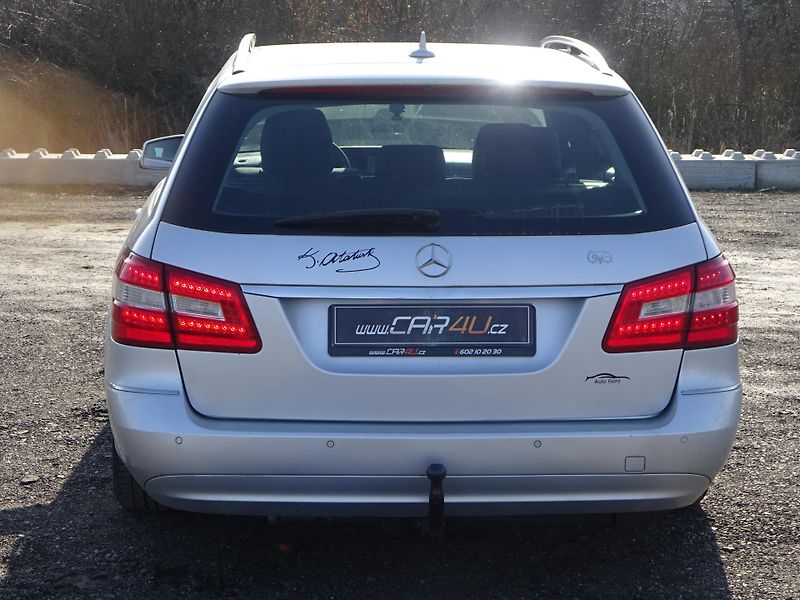 Mercedes-Benz Třídy E 220 CDI 125kW ELEGANCE - fotka 24 z 25