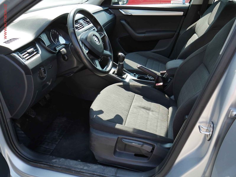 Škoda Octavia (2015) 1.6 TDI, ČR, AC, výhřev sed. - fotka 9 z 16