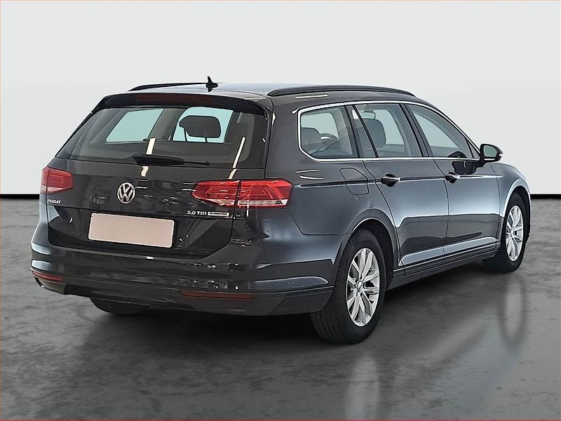 Volkswagen Passat (2015) 2.0 TDI, Automat, Navi - fotka 5 z 17