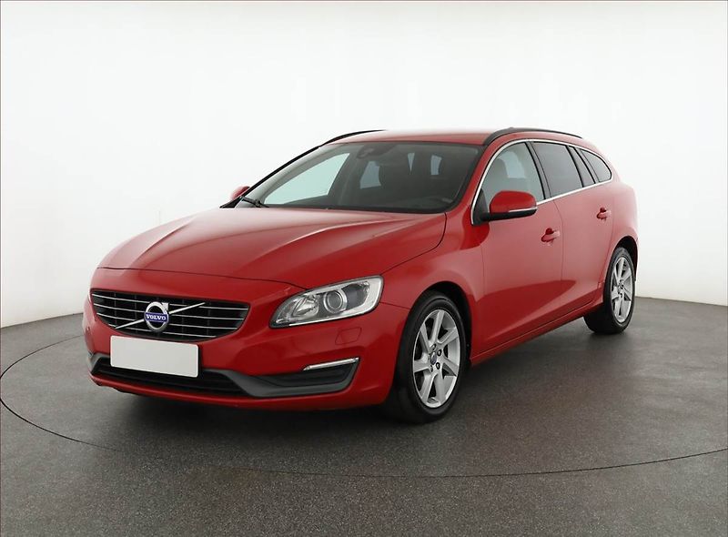 Volvo V60 (2014) D3 2.0, Serv.kniha, Navi - fotka 2 z 15