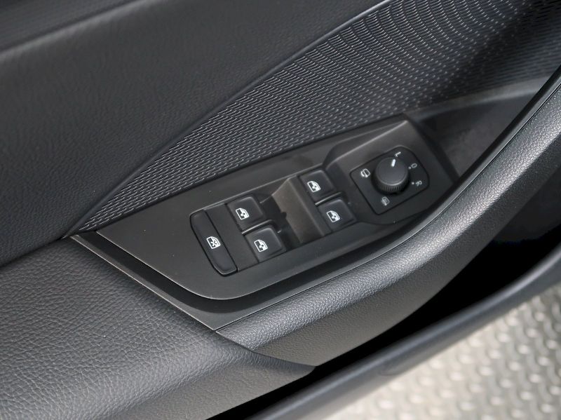 Škoda Octavia (2024) SELECTION 2.0TDI 85kW MATRIX - fotka 16 z 33