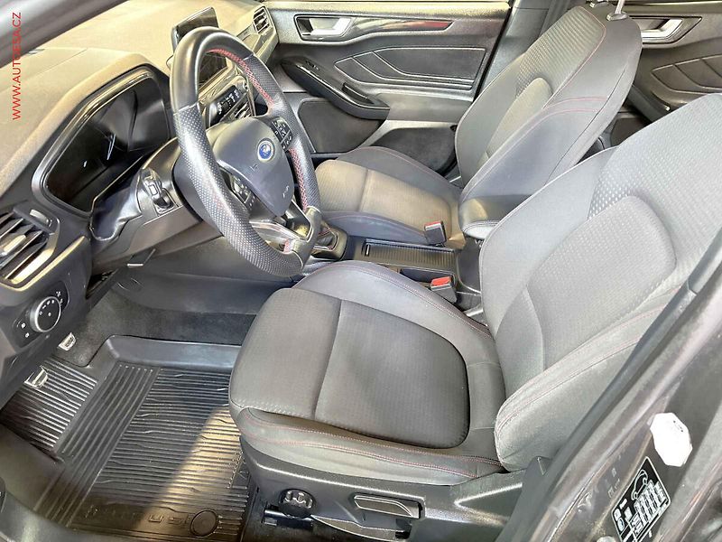 Ford Focus (2019) 1.0 EB, ST-Line, LED, navi - fotka 9 z 19