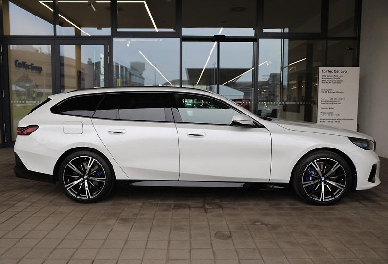 BMW Řada 5 540d xDrive Touring - fotka 4 z 18