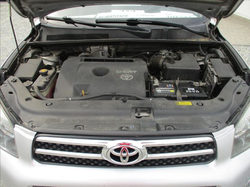 Toyota RAV4 2,2 D, 4x4, aut klima,kamera, - fotka 20 z 22