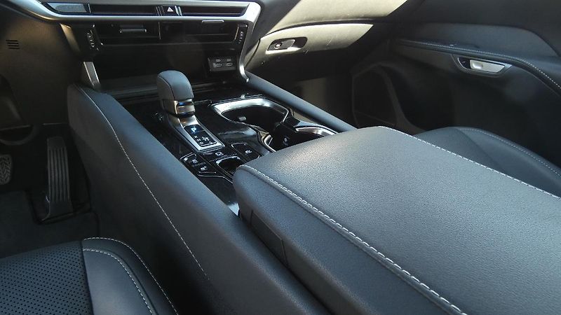 Lexus RX 350h 2.5 HEV 4x4 E-Four e-CVT Comfo - fotka 6 z 22