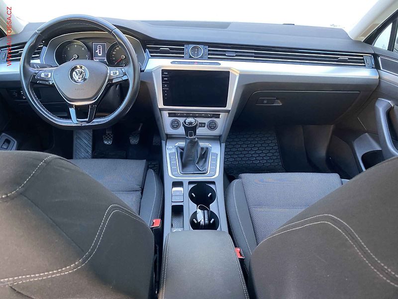 Volkswagen Passat (2017) 1.6 TDi, Comfortline, LED - fotka 8 z 19