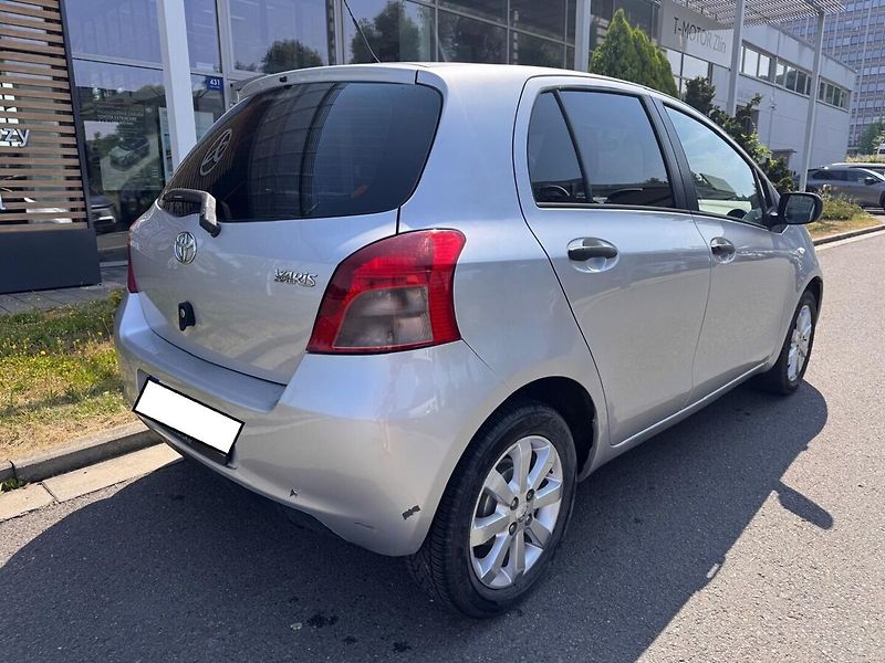 Toyota Yaris 1.3 - fotka 3 z 13