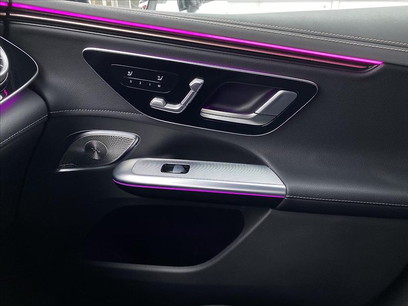 Mercedes-Benz EQE 500 4M SUV ElectricArt - fotka 19 z 29