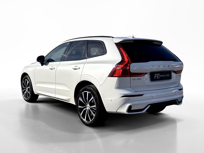 Volvo XC60 B5 AWD PLUS DARK // REZERVACE - fotka 5 z 45