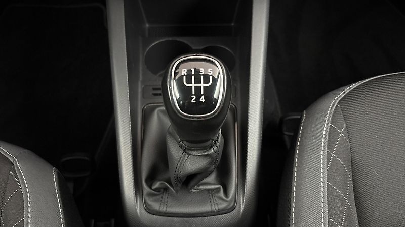 Škoda Fabia 1.0 TSI Ambition Combi - fotka 24 z 24