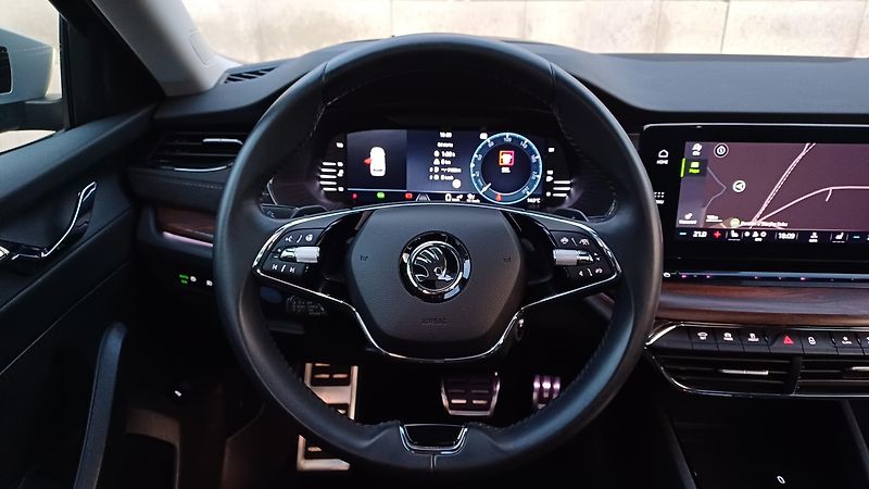Škoda Octavia SCOUT TSI 4x4-WEBA-PANO-HUD-TZ - fotka 27 z 50