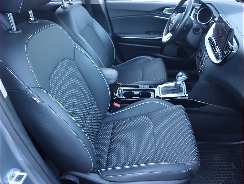 Kia XCeed (2020) 1.4 T-GDI, Automat, Serv.kniha - fotka 9 z 19