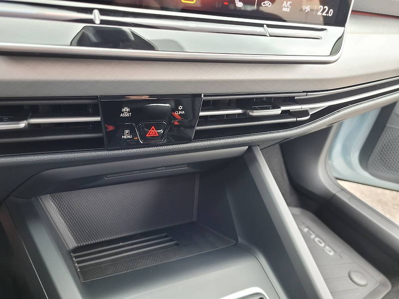 Volkswagen Golf (2025) 1.5 TSI People - fotka 33 z 54