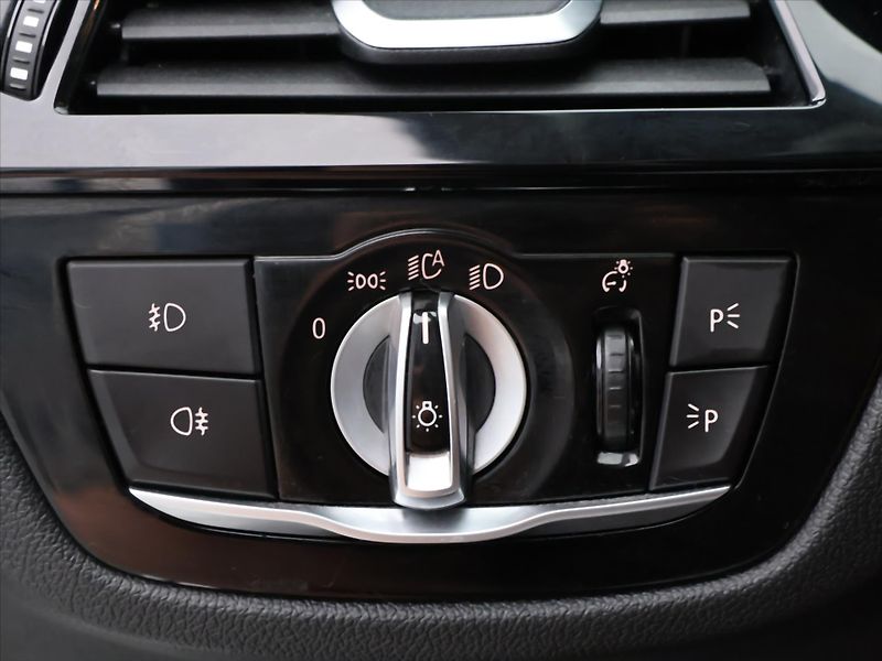 BMW Řada 5 3,0 530d 195kW Aut. Sport Line - fotka 15 z 31
