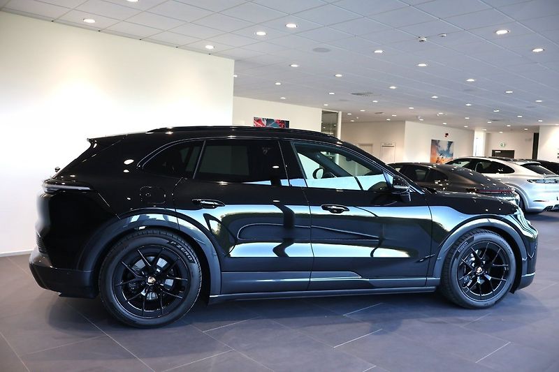 Porsche Cayenne Electric Pano HuD Venti HD-Mat - fotka 4 z 22