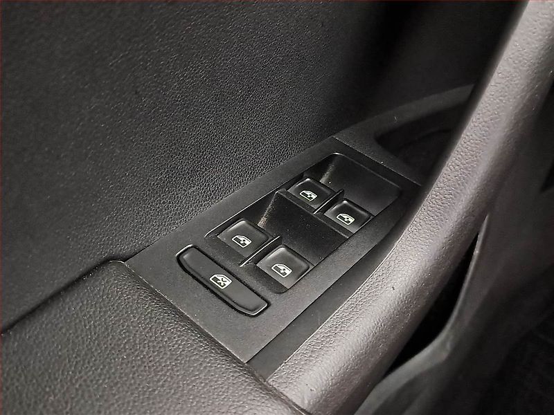 Škoda Octavia (2015) 1.6 TDI, Serv.kniha, Xenony - fotka 18 z 19