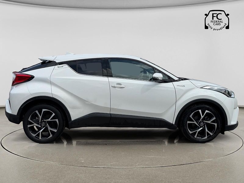 Toyota C-HR 1.8 Hybrid 90kW E-CVT Dynamic - fotka 6 z 22