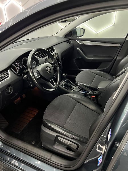 Škoda Octavia Combi 2,0 TDI Style/ odp.dph - fotka 18 z 41