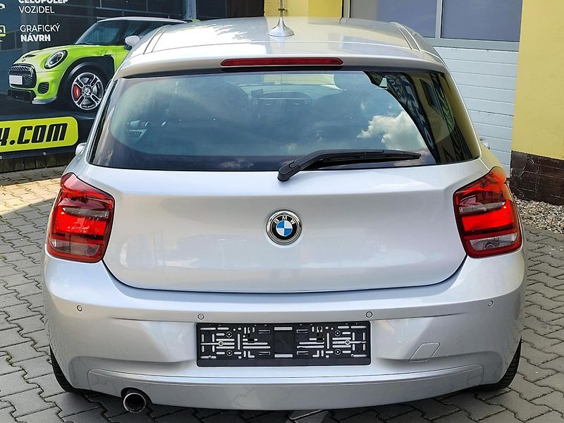 BMW Řada 1 2,0 d 105kW Urban Line SERV.KN - fotka 8 z 43