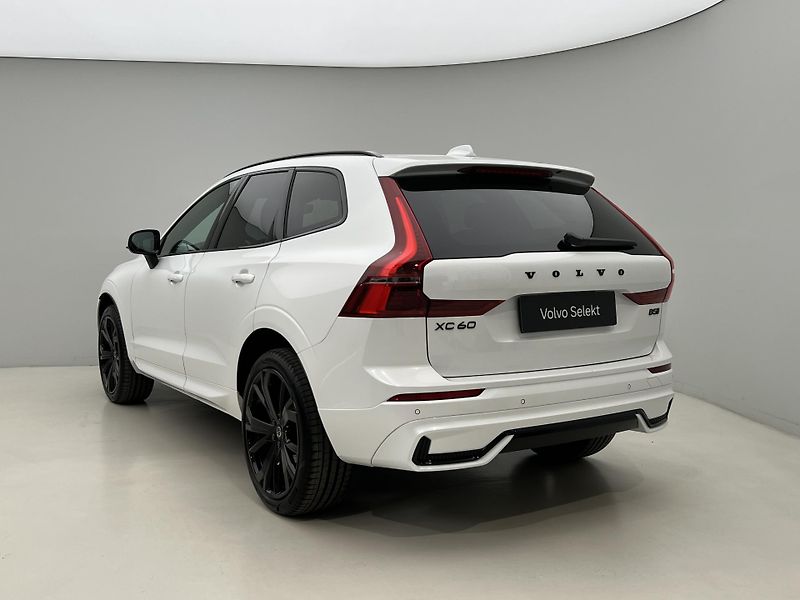 Volvo XC60 B5 AWD BLACK EDITION PLUS AUT  - fotka 11 z 46