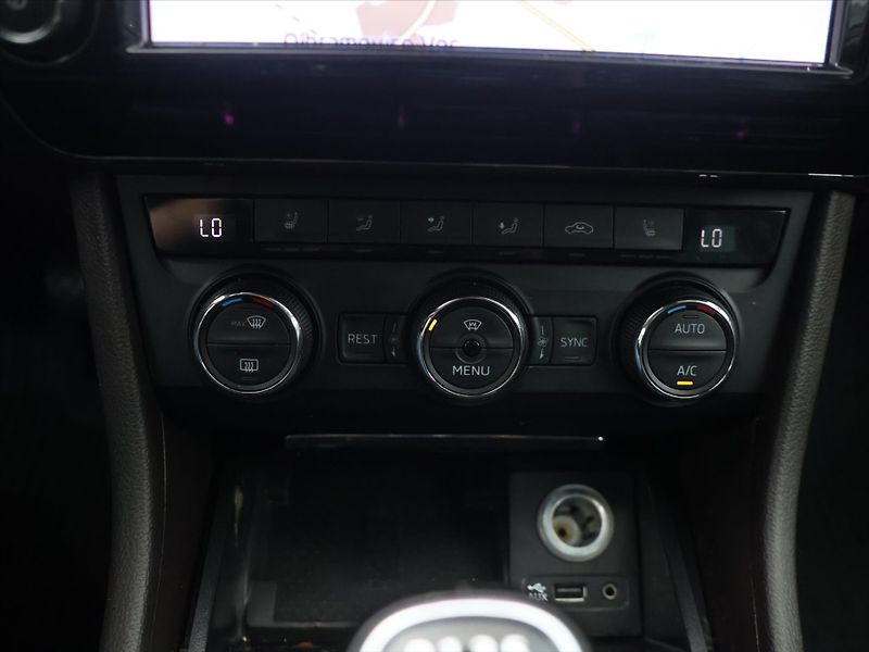 Škoda Superb 2,0 TDI 140kW L&K Navi CZ - fotka 19 z 30