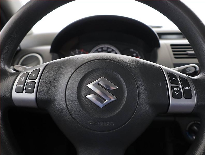 Suzuki Swift (2005) 1.3, nová STK, plně pojízdný - fotka 8 z 15