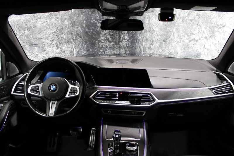 BMW X7 4,4 xDrive M50i - fotka 37 z 40