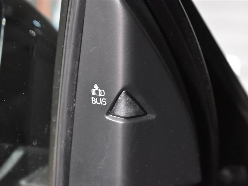 Volvo V40 2,0 D3 Cross Country Adapt.tem - fotka 15 z 25