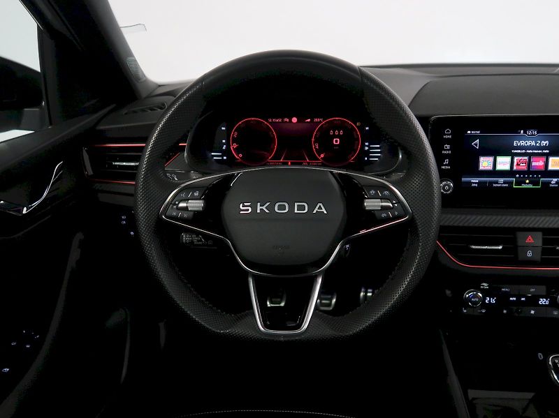 Škoda Kamiq (2025) MONTE CARLO 1.0TSI 85KW PANORA - fotka 17 z 38