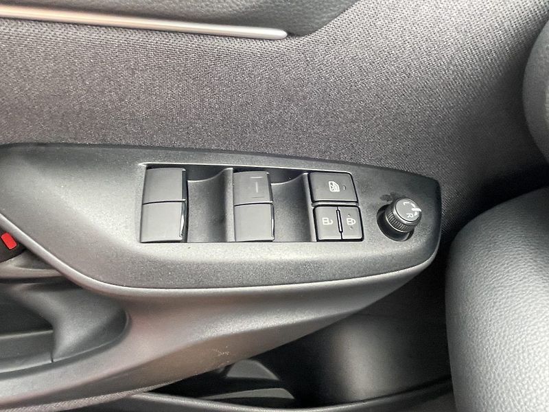 Toyota Yaris 1.5 Hybrid Style ODBĚR IHNED - fotka 26 z 27