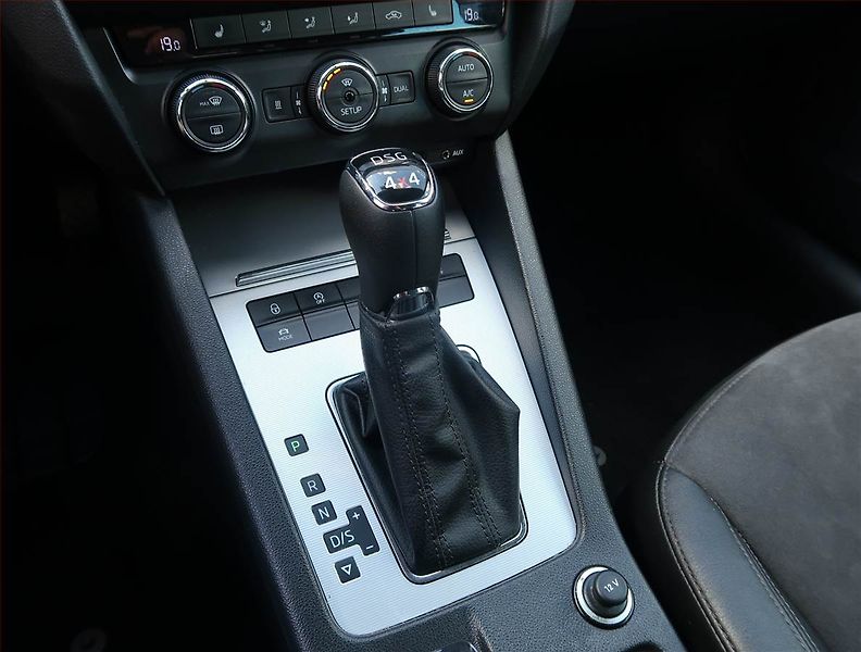 Škoda Octavia (2015) 2.0 TDI, 4X4, Automat, Kůže - fotka 13 z 26