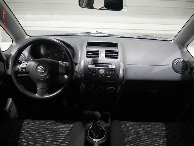 Suzuki SX4 (2007) 1.6i, ČR, AC, TZ - fotka 8 z 16