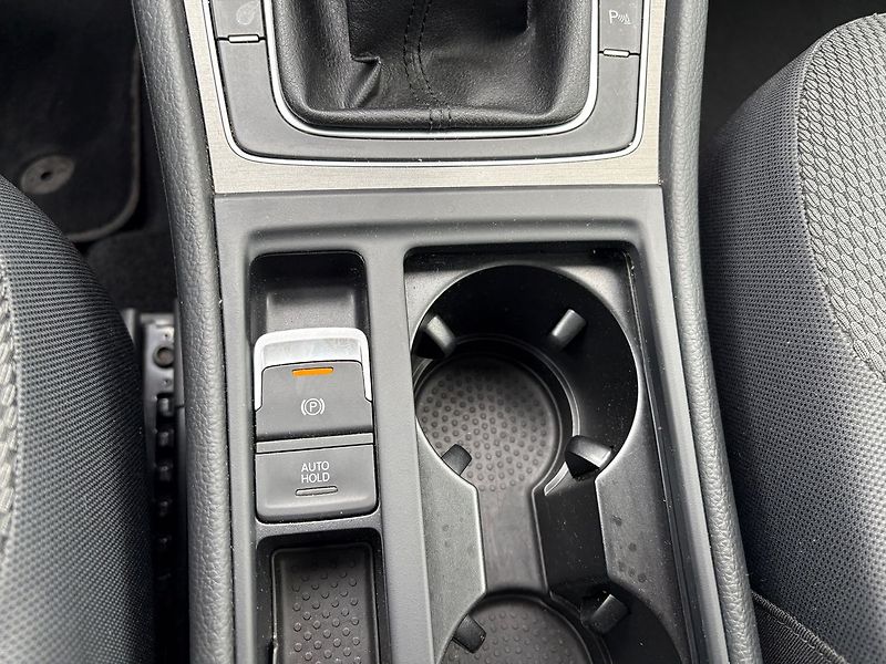 Volkswagen Golf 1.2TSI, 63kW, AC, Kamera, TZ - fotka 12 z 20