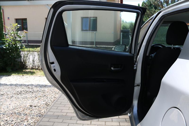 Toyota Yaris 1,5 Hybrid, Automat - fotka 33 z 40