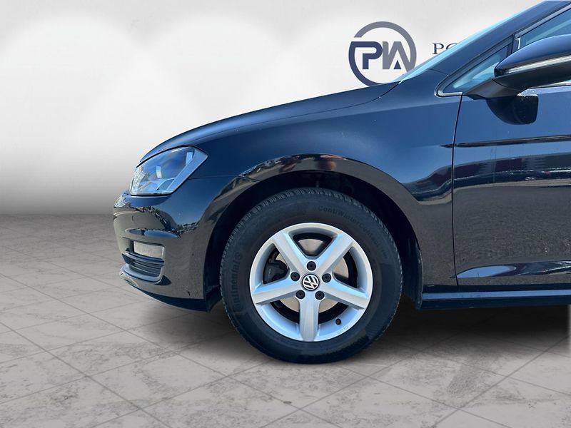 Volkswagen Golf Comfortline 1.6 TDI 77kW - fotka 9 z 21