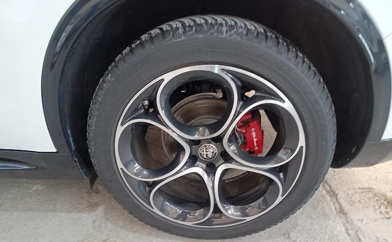 Alfa Romeo Stelvio 2.2 Diesel 16V 154kW Veloce - fotka 9 z 13